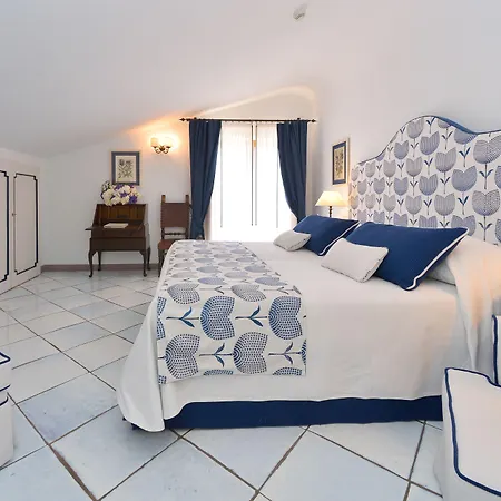 チンブローネ ホテル