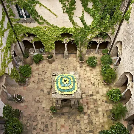 チンブローネ ホテル 5*