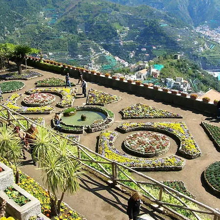 チンブローネ ホテル ラヴェッロ